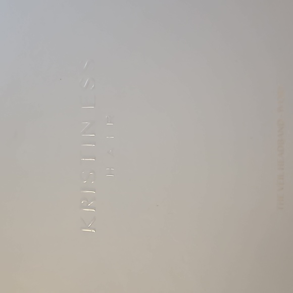 Veil headband. By Kristen Ess Hair - Picture 4 of 9